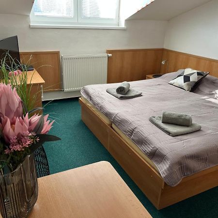 Hotel Kras Roznava Luaran gambar