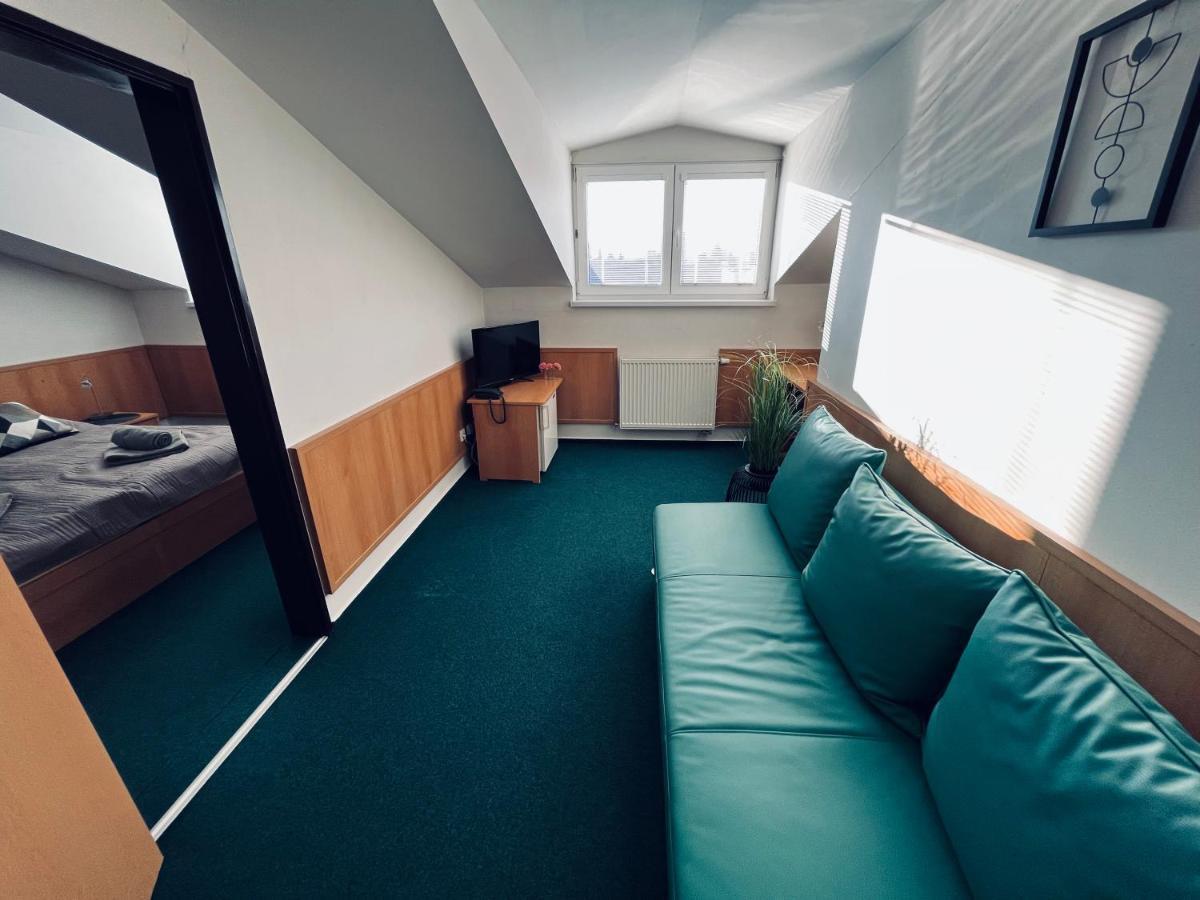Hotel Kras Roznava Luaran gambar