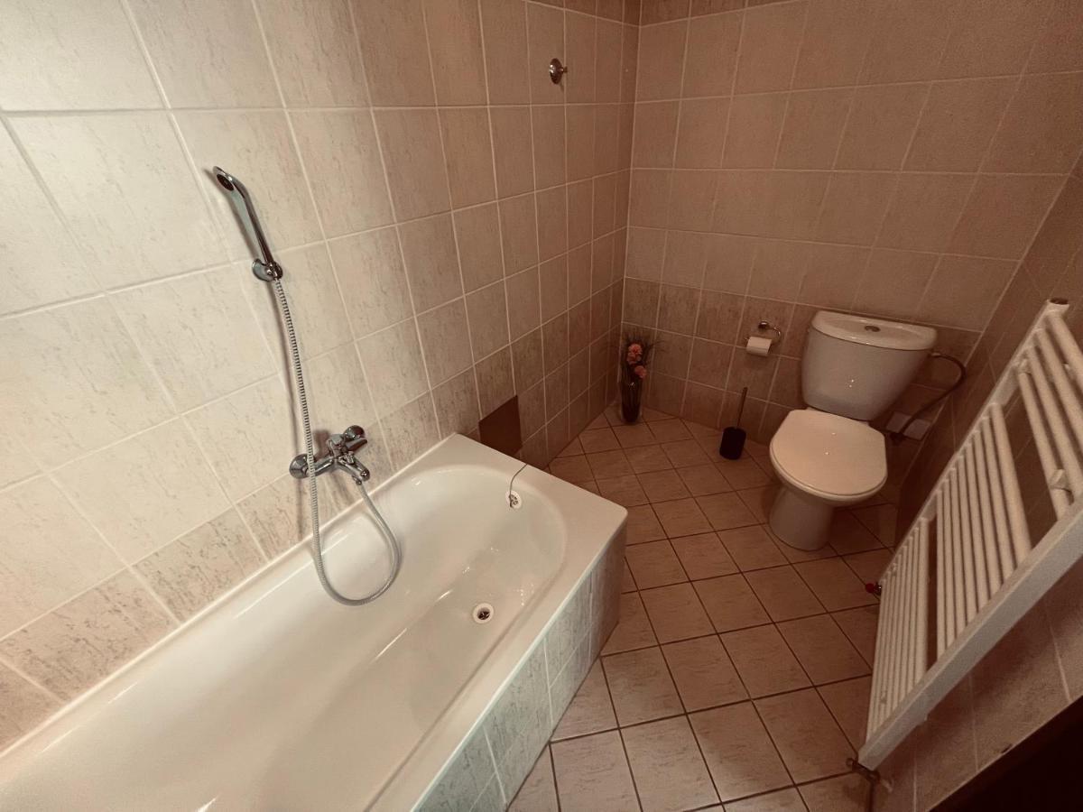 Hotel Kras Roznava Luaran gambar