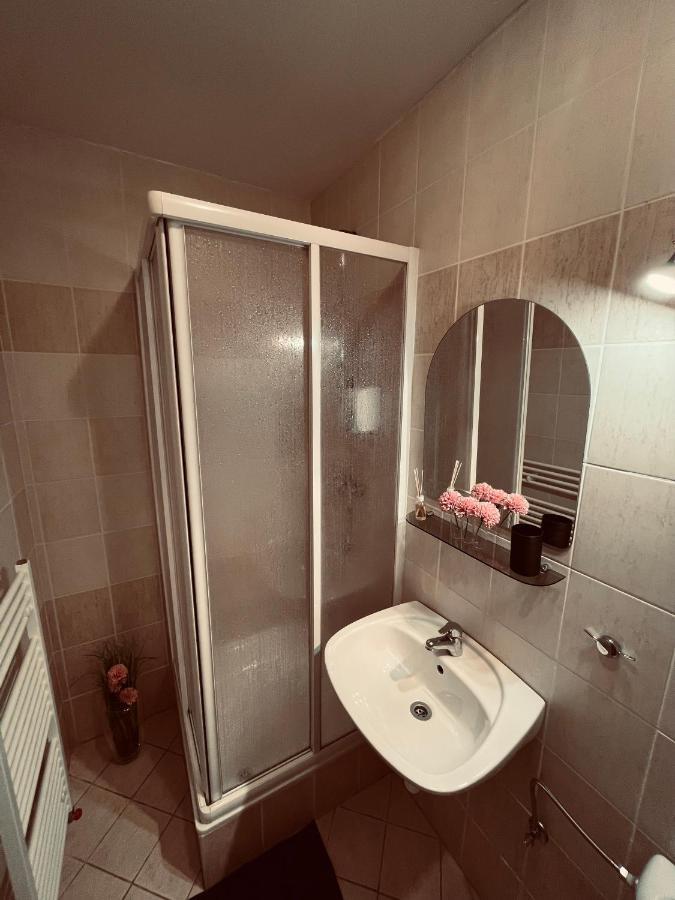Hotel Kras Roznava Luaran gambar