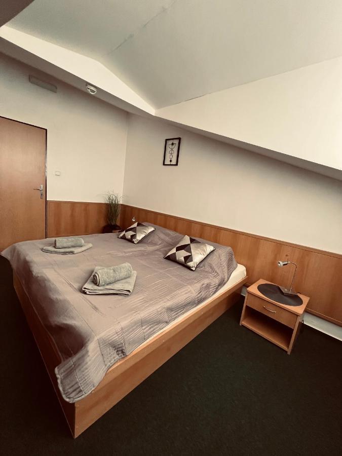 Hotel Kras Roznava Luaran gambar