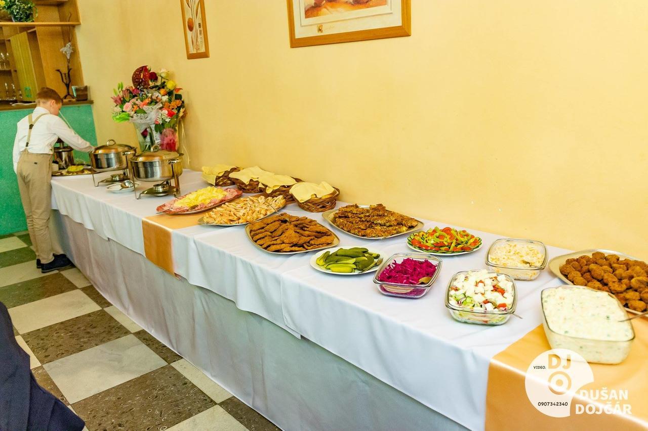 Hotel Kras Roznava Luaran gambar