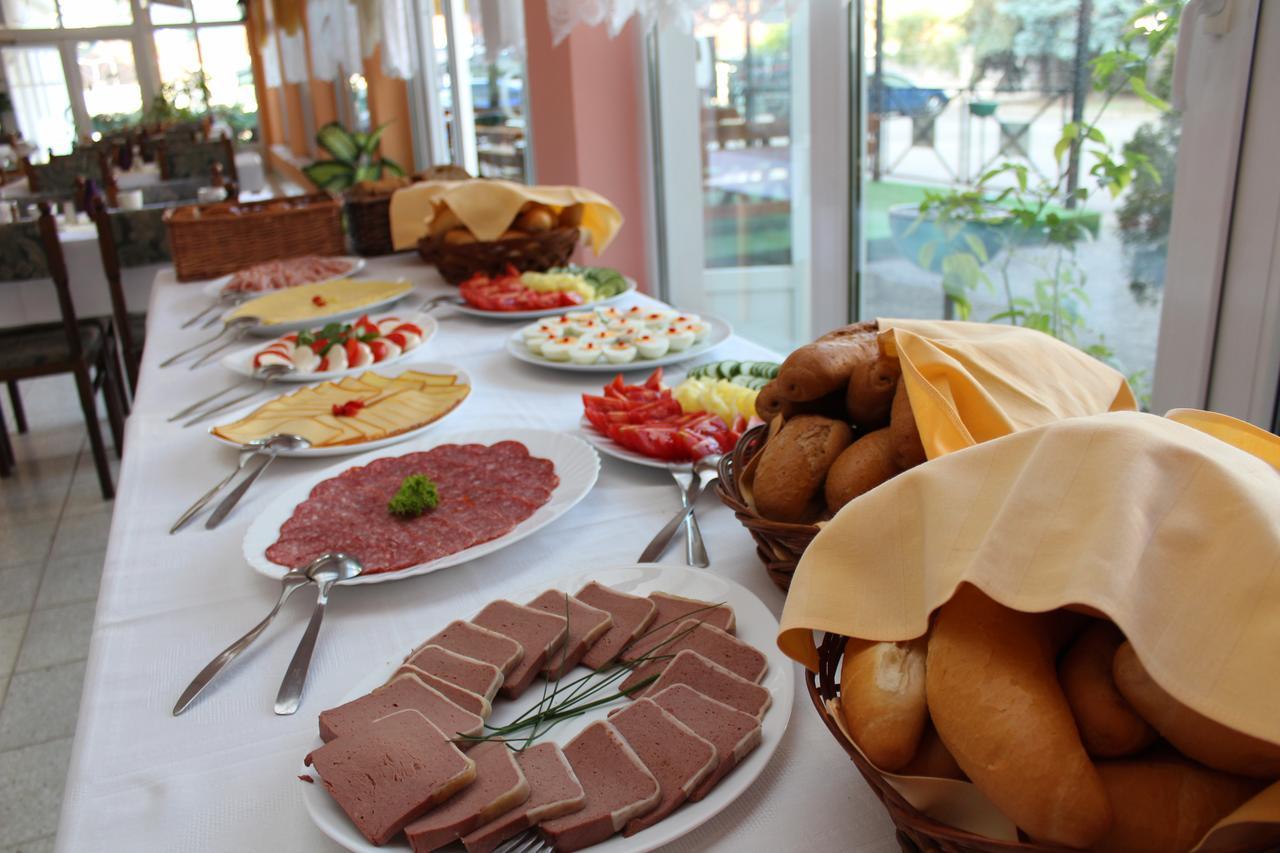 Hotel Kras Roznava Luaran gambar