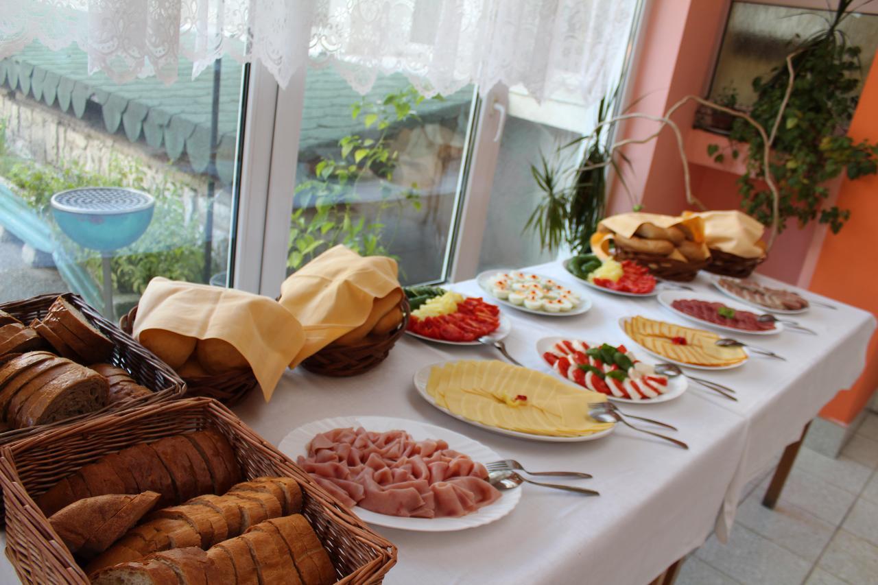 Hotel Kras Roznava Luaran gambar