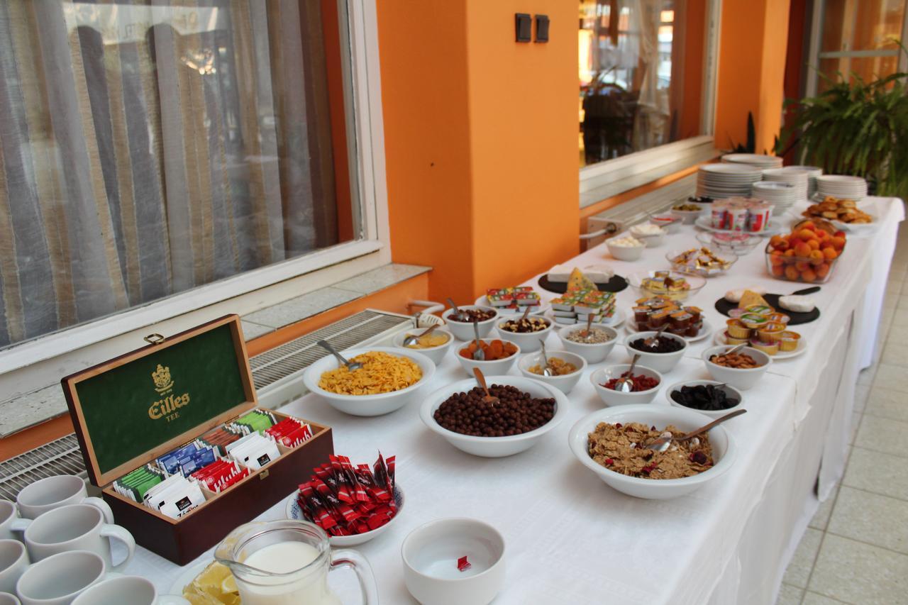 Hotel Kras Roznava Luaran gambar