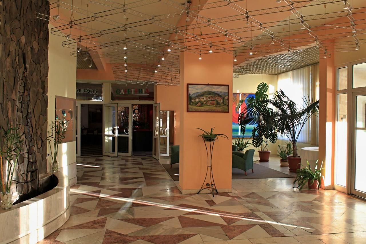 Hotel Kras Roznava Luaran gambar