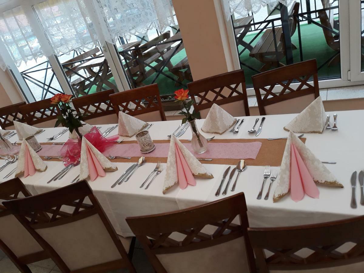 Hotel Kras Roznava Luaran gambar