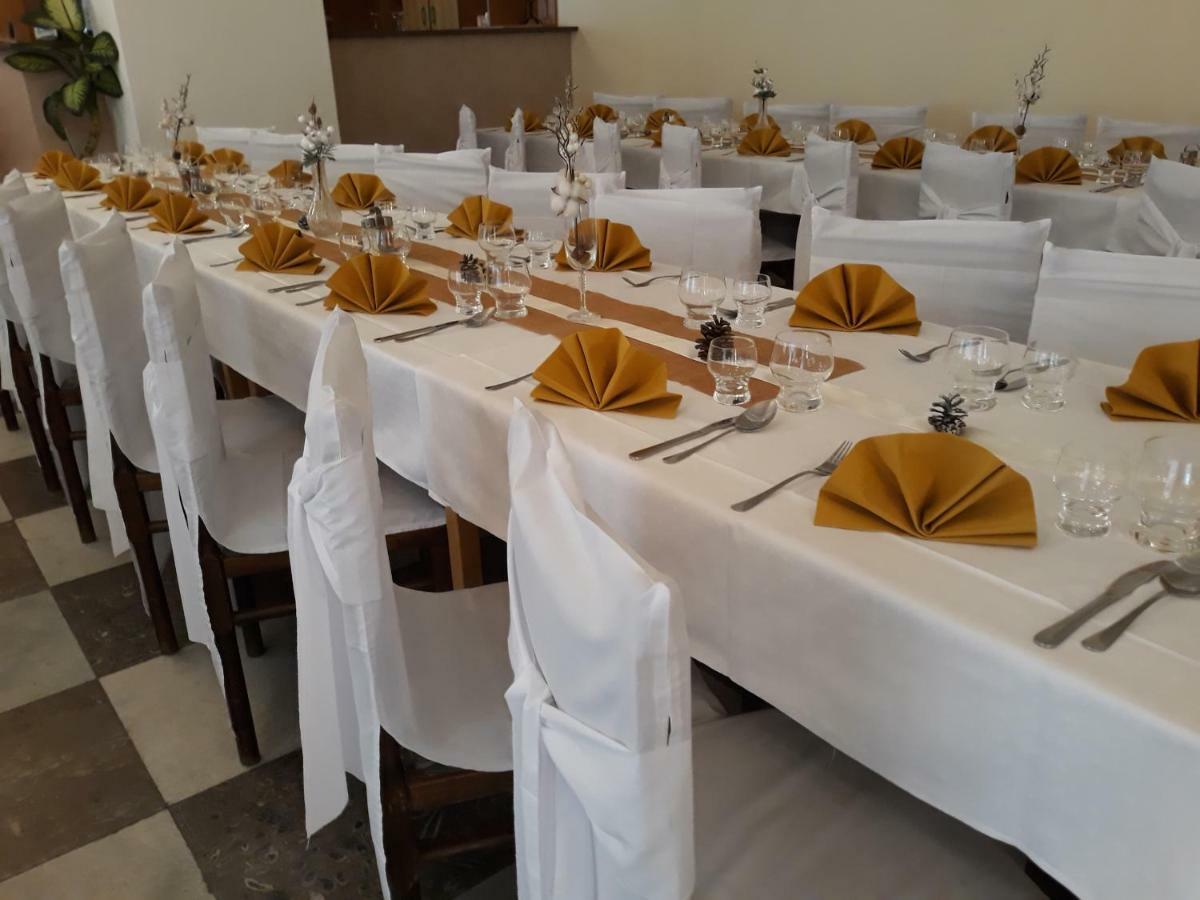 Hotel Kras Roznava Luaran gambar