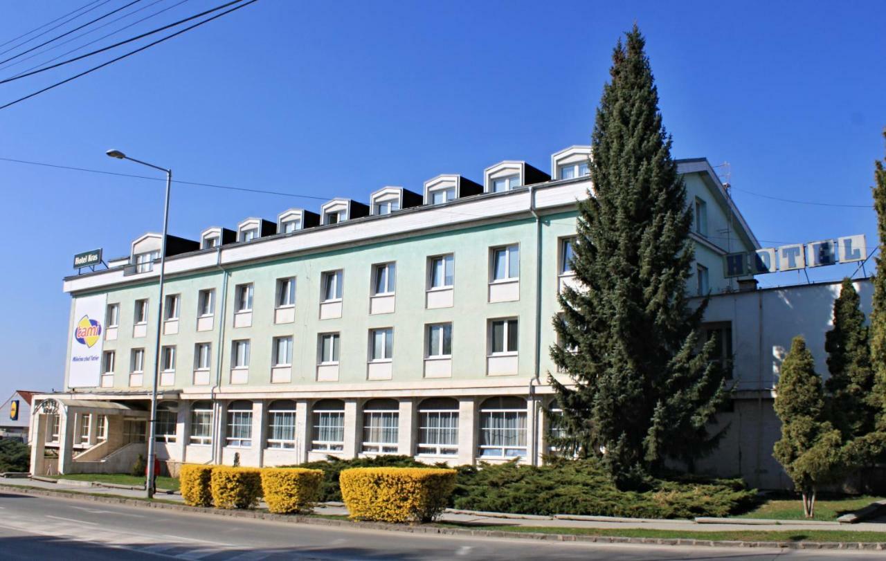 Hotel Kras Roznava Luaran gambar