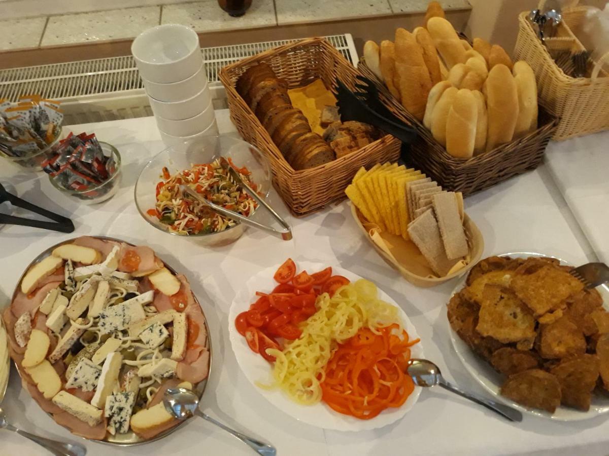 Hotel Kras Roznava Luaran gambar